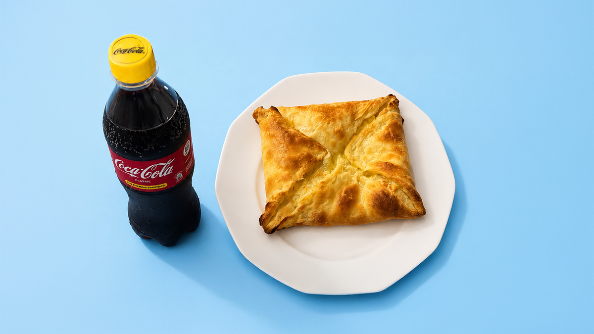 Хачапури из слоёного теста + Coca-Cola