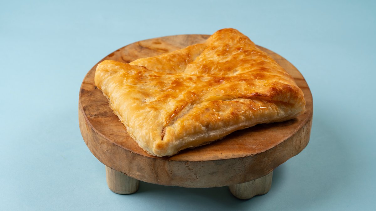 Лобиани из слоёного теста